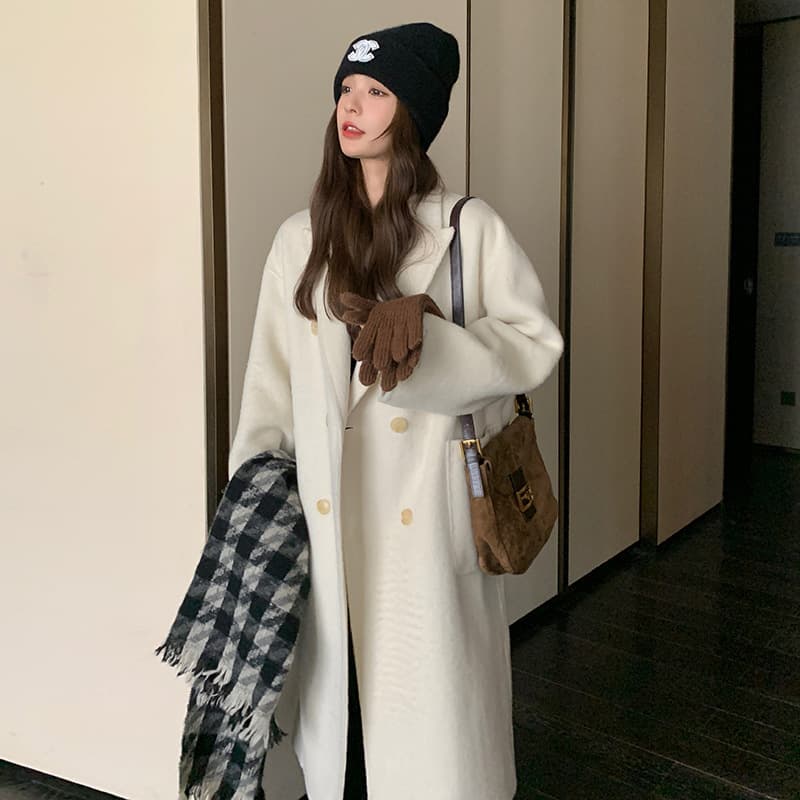 ベージュコーデ ゆったりシルエットロングコート
