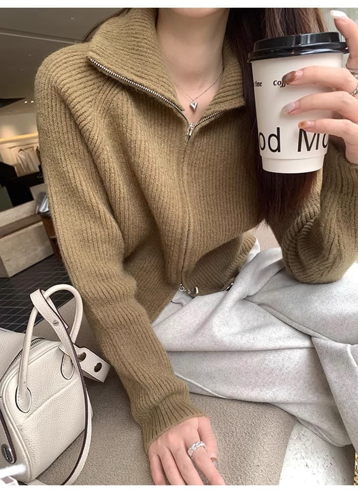 ベージュコーデ 立体縦リブハーフジップニット