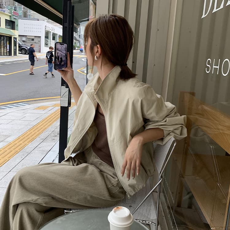 ベージュコーデ 軽やかカジュアルブルゾン